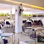Adonis Plaza 3*