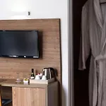 فندق Adonis Plaza 3*