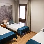 فندق Adonis Plaza 3*
