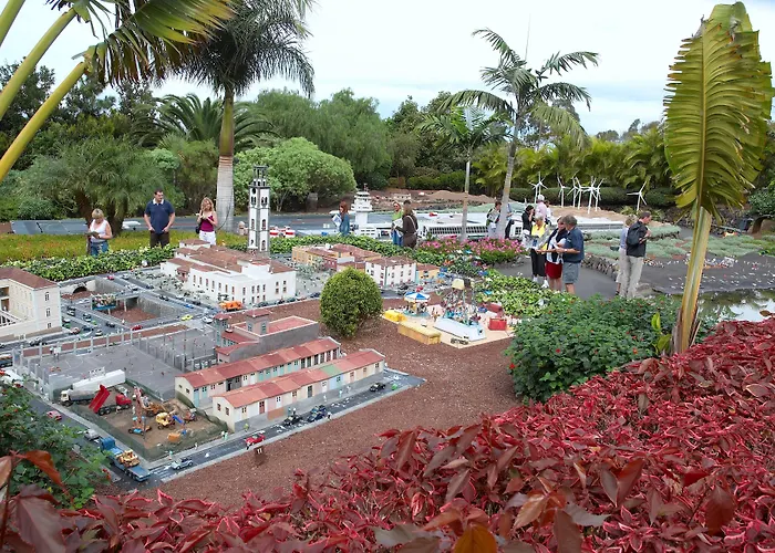 Adonis Plaza ホテル 3*