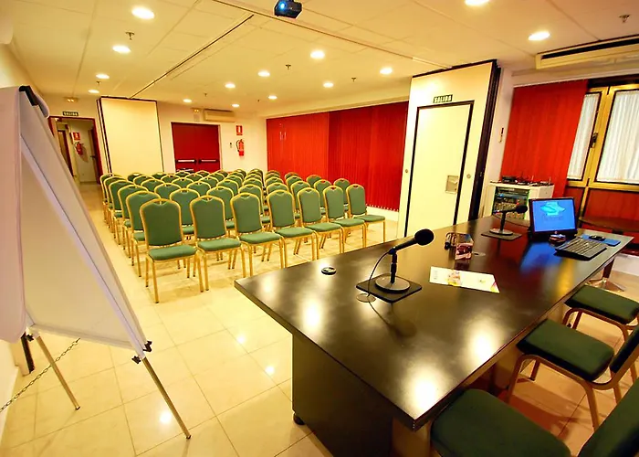 Adonis Plaza ホテル 3*