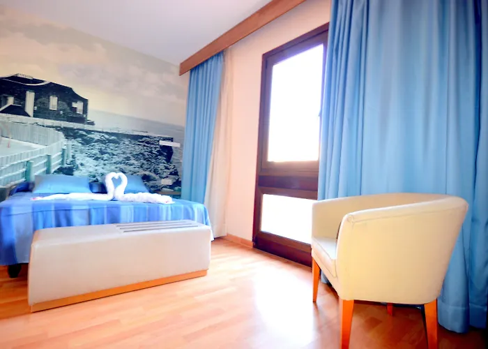 ホテル Adonis Plaza 3*