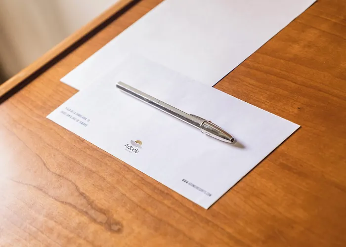 Adonis Plaza ホテル 3*