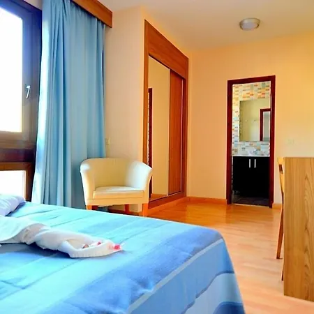 阿多尼斯广场酒店 酒店