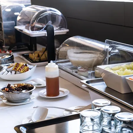 阿多尼斯广场酒店 酒店